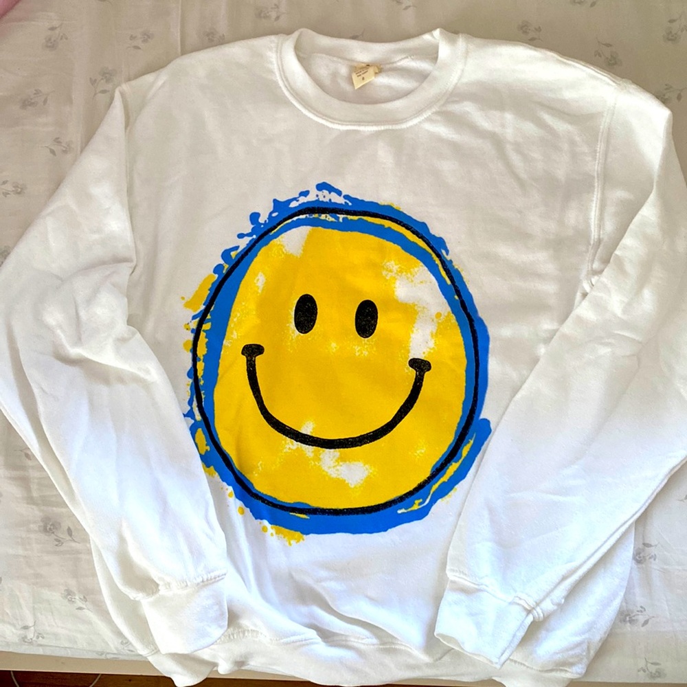 adorable smiley face sweatshirt from altard state!!